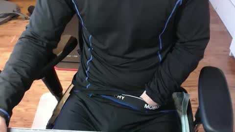 Snapshot of snooze85 chatting on April 5, 5:37 am Cbt-Slave online show from April 5, 5:37 am