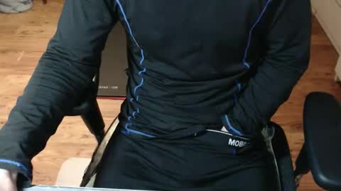 Snapshot of snooze85 chatting on April 18, 5:55 am Cbt-Slave online show from April 18, 5:55 am