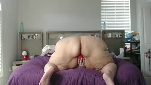 Snoqueen online show from March 3, 5:50 pm