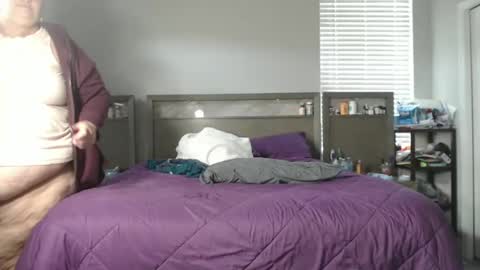 Snoqueen online show from March 8, 4:06 pm