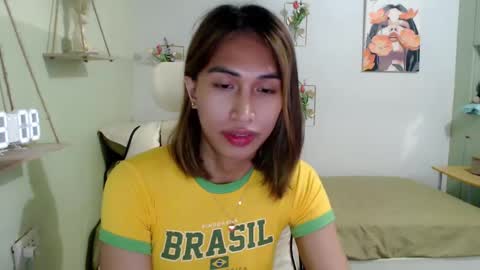 Snapshot of snow_2000 chatting on December 12, 12:01 pm snow_2000 online show from December 12, 12:01 pm