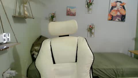 Snapshot of snow_2000 chatting on October 16, 3:29 am snow_2000 online show from October 16, 3:29 am