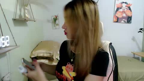 Snapshot of snow_2000 chatting on October 24, 9:28 am snow_2000 online show from October 24, 9:28 am