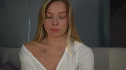 Candice Snow online show from February 26, 2:57 pm