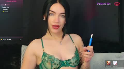 Snapshot of snow_white_19 chatting on June 5, 8:42 am snow white 19 online show from June 5, 8:42 am