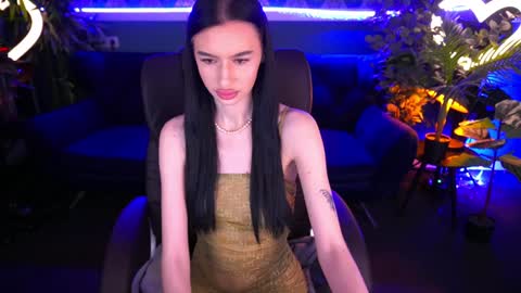 Snapshot of snow_whiteeex chatting on January 14, 2:11 pm snow_whiteeex online show from January 14, 2:11 pm