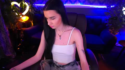 Snapshot of snow_whiteeex chatting on January 24, 2:08 pm snow_whiteeex online show from January 24, 2:08 pm