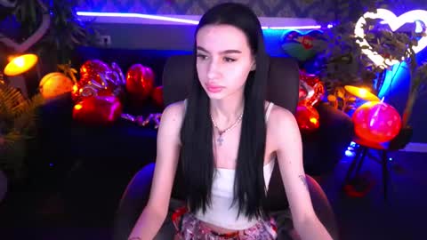 Snapshot of snow_whiteeex chatting on February 9, 6:43 am snow_whiteeex online show from February 9, 6:43 am