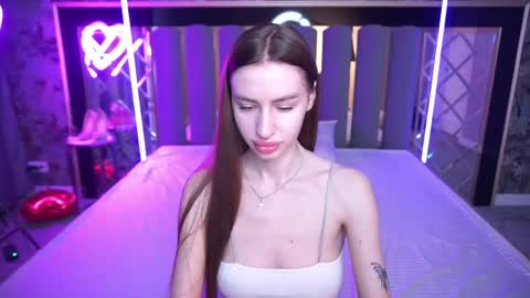 snow_whiteeex online show from April 14, 6:19 am