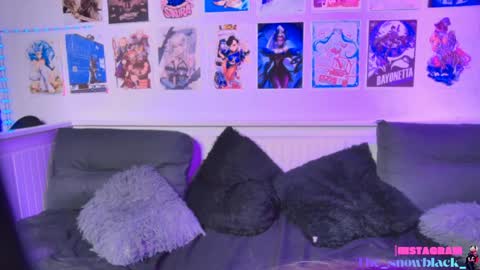 Snapshot of snowblack_ chatting on May 1, 5:39 pm Snow and Bubble online show from May 1, 5:39 pm