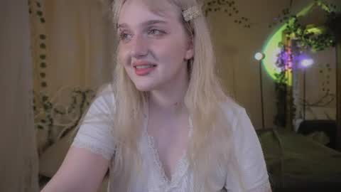 Snapshot of snowflakeskitty chatting on July 29, 5:38 am Ellie online show from July 29, 5:38 am