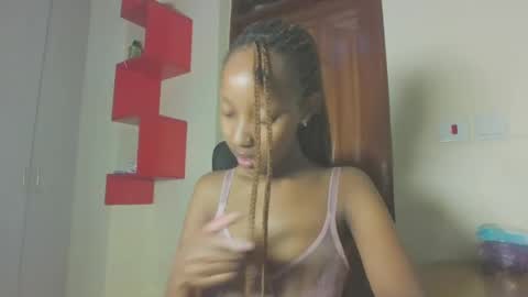 snowfox254 online show from April 25, 7:22 pm