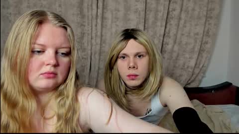 Snowwgirlls online show from February 16, 12:40 am