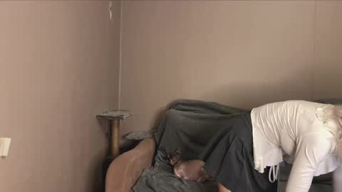 snowy_alice online show from October 11, 9:30 am