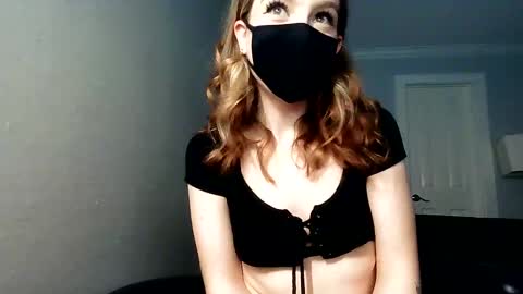 snuggle_b0t online show from March 4, 6:58 am