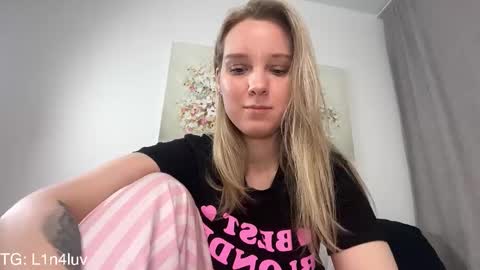 Snapshot of sof1bl1ss chatting on March 14, 6:57 pm Sofi online show from March 14, 6:57 pm