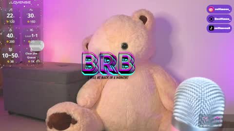 Snapshot of soffimoon_ chatting on December 5, 3:15 am IG Soffimoon I THANK YOU FOR LEAVING YOUR FOLLOW online show from December 5, 3:15 am