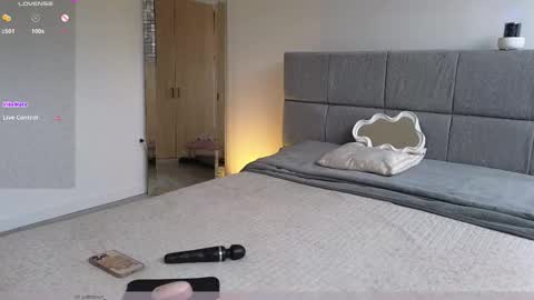 Snapshot of soffimoon_ chatting on February 4, 8:25 pm IG Soffimoon I THANK YOU FOR LEAVING YOUR FOLLOW online show from February 4, 8:25 pm