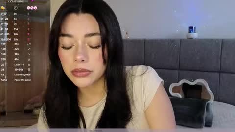 Snapshot of soffimoon_ chatting on March 6, 9:11 pm IG Soffimoon I THANK YOU FOR LEAVING YOUR FOLLOW online show from March 6, 9:11 pm