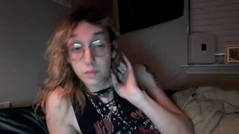 Snapshot of soffpurr chatting on June 24, 3:27 am Lilytea online show from June 24, 3:27 am
