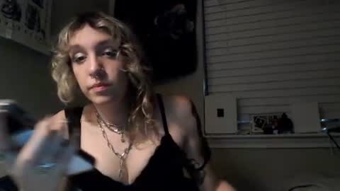 Snapshot of soffpurr chatting on June 26, 3:55 am Lilytea online show from June 26, 3:55 am