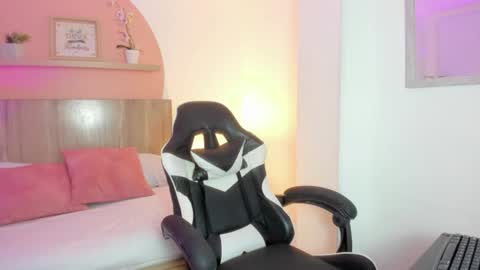 Snapshot of sofi_alix chatting on June 16, 7:16 pm S O F I online show from June 16, 7:16 pm