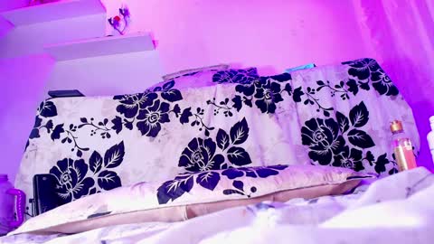 Snapshot of sofi_decker chatting on February 4, 6:04 am Sofia online show from February 4, 6:04 am