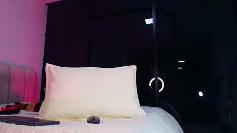 Snapshot of sofi_decker chatting on November 13, 12:04 pm Sofia online show from November 13, 12:04 pm