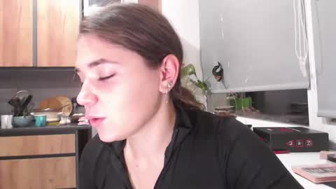 Snapshot of sofi_delightful chatting on December 30, 6:38 pm Sofi online show from December 30, 6:38 pm