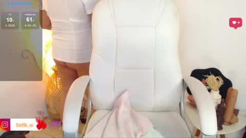 Snapshot of sofi_lennox chatting on May 27, 1:08 pm Sofi online show from May 27, 1:08 pm