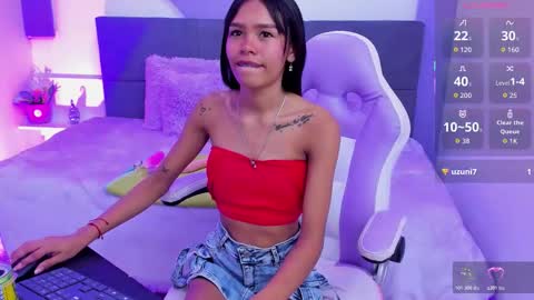 Snapshot of sofi_little2 chatting on January 18, 6:23 pm Sofia online show from January 18, 6:23 pm