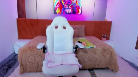 Snapshot of sofi_little2 chatting on February 8, 6:33 pm Sofia online show from February 8, 6:33 pm