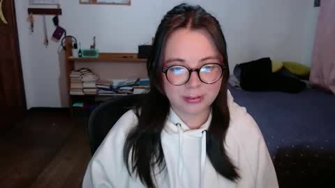 Sofi Lynch online show from May 6, 8:08 am