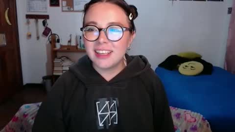 Sofi Lynch online show from May 17, 6:44 am