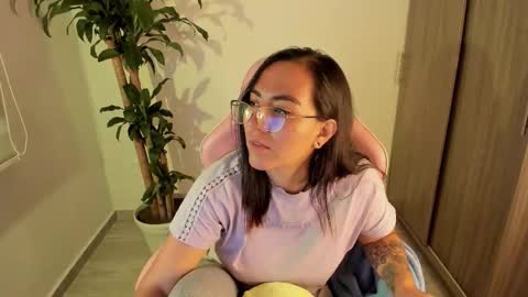 Snapshot of sofi_martinezz chatting on October 15, 2:33 am Sophie online show from October 15, 2:33 am