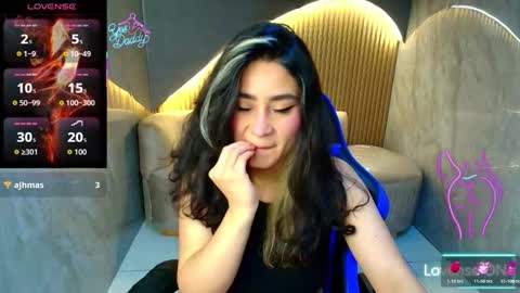 sofi_r_ online show from February 18, 2:57 pm