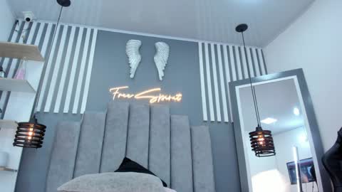 valen online show from December 18, 10:35 pm