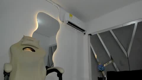 Snapshot of sofia1candyht chatting on January 26, 3:17 am SOFIA online show from January 26, 3:17 am