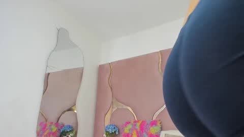 Snapshot of sofia1candyht chatting on February 17, 8:37 pm SOFIA online show from February 17, 8:37 pm