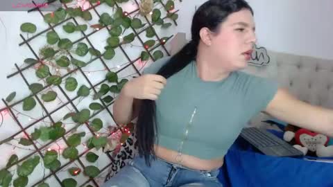 Snapshot of sofia_cummings chatting on May 17, 6:04 pm sofia online show from May 17, 6:04 pm