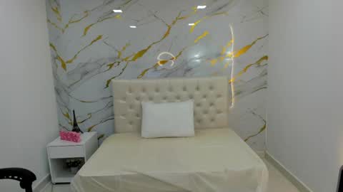 sofia_echeverri online show from April 24, 10:39 am