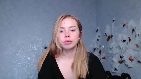 Sofia here online show from October 23, 1:05 am