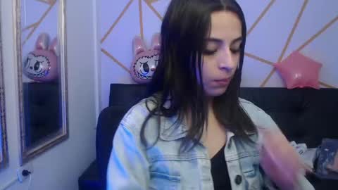 Snapshot of sofia_lara28 chatting on May 9, 8:25 pm sofia_lara28 online show from May 9, 8:25 pm
