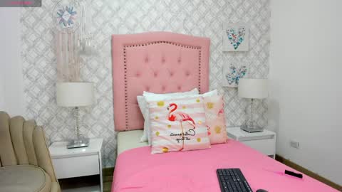 sofia_martinez9 online show from April 1, 7:22 pm