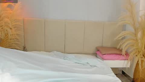 Snapshot of sofia_pamela chatting on January 4, 6:30 pm SOFIA PAMELA online show from January 4, 6:30 pm