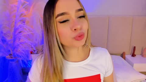 Snapshot of sofia_pamela chatting on January 28, 10:23 pm SOFIA PAMELA online show from January 28, 10:23 pm