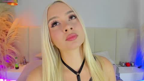 Snapshot of sofia_pamela chatting on September 24, 7:28 pm SOFIA PAMELA online show from September 24, 7:28 pm