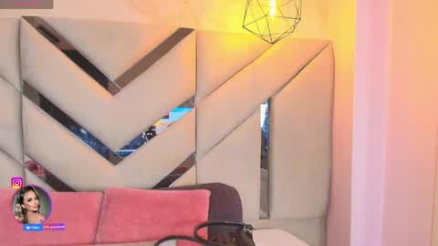 Snapshot of sofia_pamela_ chatting on May 18, 7:09 pm online show from May 18, 7:09 pm