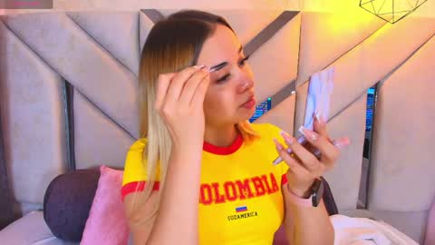 Snapshot of sofia_pamela_ chatting on June 5, 6:57 pm online show from June 5, 6:57 pm