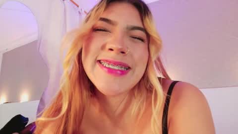 Sofa online show from April 16, 9:39 pm